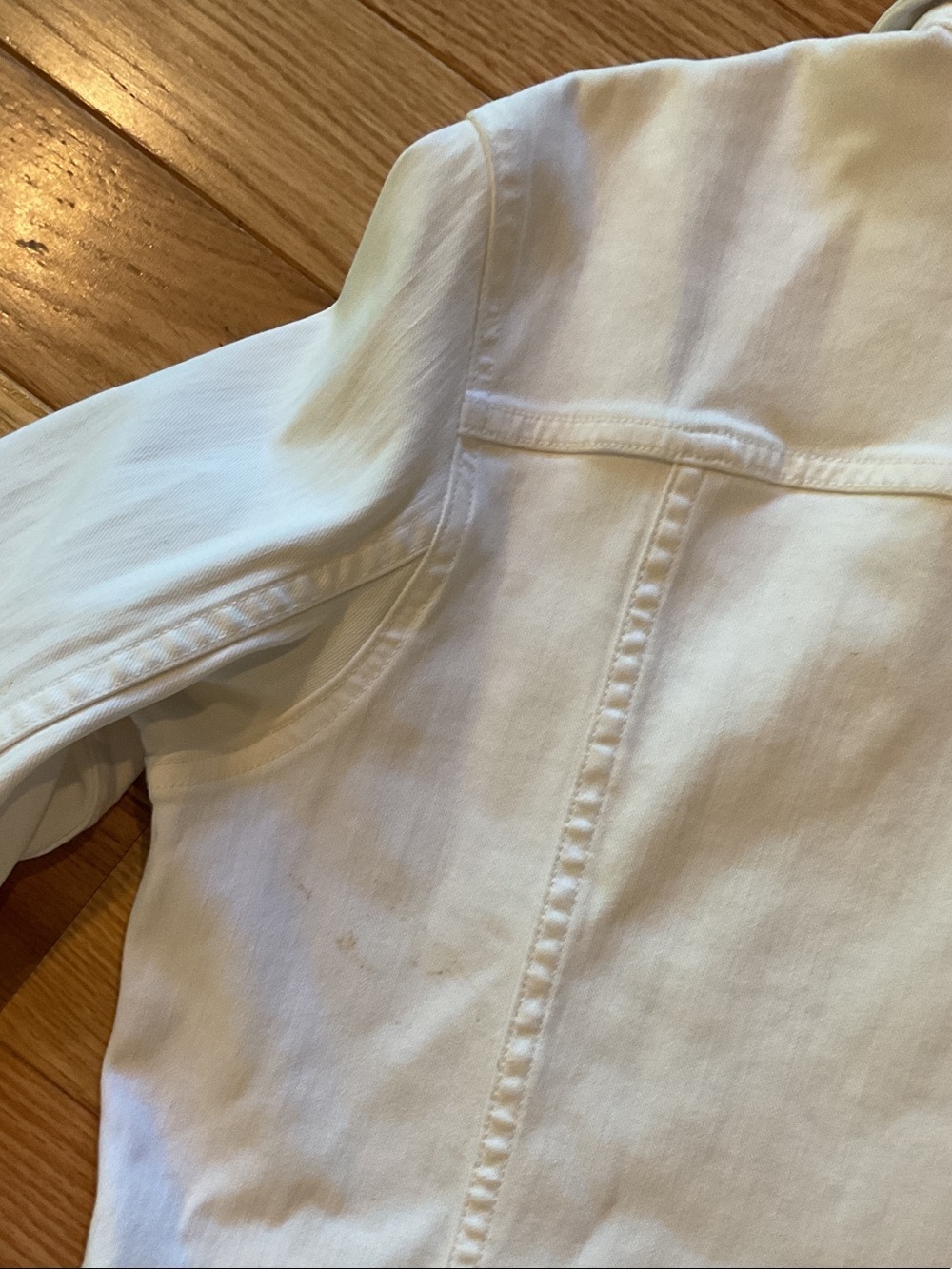 Joie White Lightweight Jean Jacket like new has dirt smudge back large NWOT - Picture 16 of 16